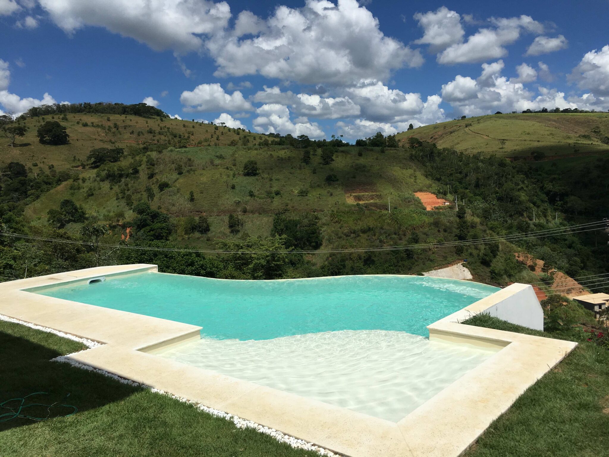 Construção de Piscina Concreto de Alto Padrão | Desjoyaux Piscinas