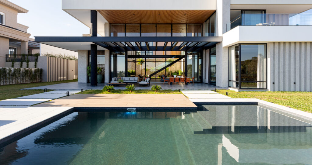 Piscina Desjoyaux em uma residência localizada em Guarapuava - projeto-de-piscina-em-guarapuava