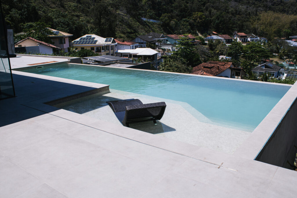  - projeto-de-piscina-com-borda-infinita-rio-de-janeiro